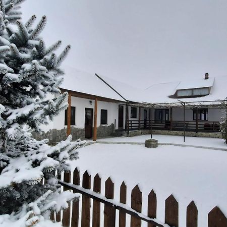 Casuta Din Deal Târgu Neamț Eksteriør billede