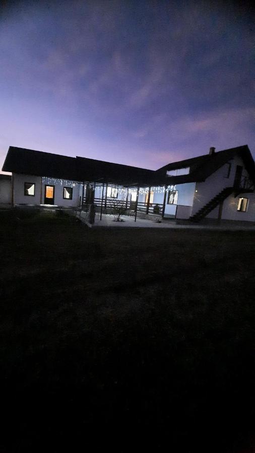 Casuta Din Deal Târgu Neamț Eksteriør billede