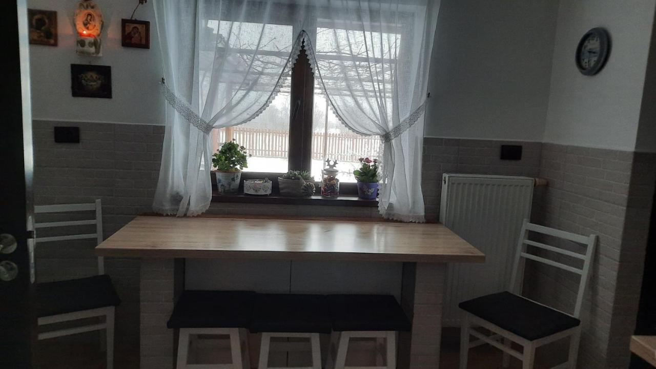 Casuta Din Deal Târgu Neamț Eksteriør billede