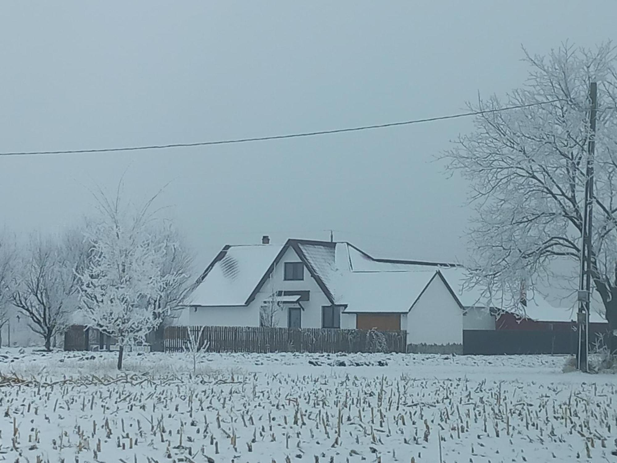 Casuta Din Deal Târgu Neamț Eksteriør billede